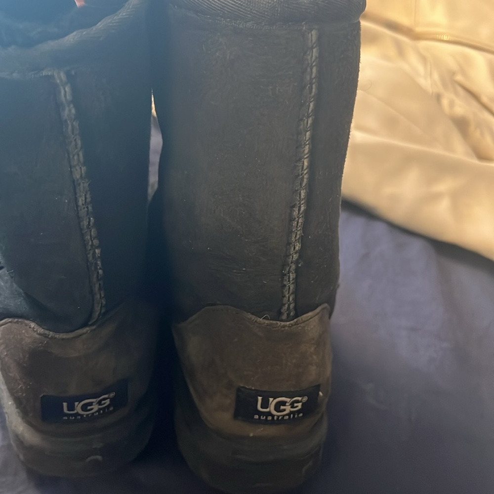 Used Ugg - Picture 2 of 3